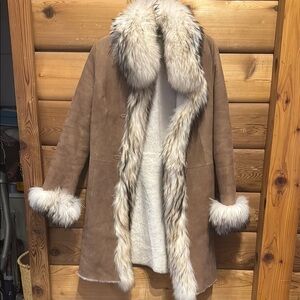 Elegant Cream Teddy Jacket with Plush Fur Trim